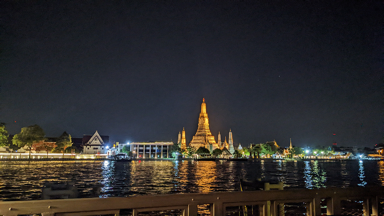 タイに行った話 - チャオプラヤー川沿いのワット・アルン